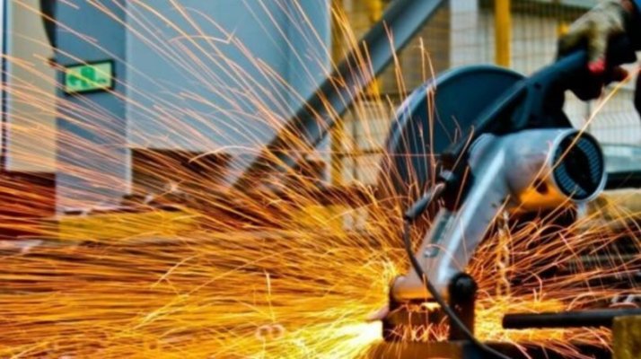 INS: Preţurile producţiei industriale au crescut cu 0,7%, în iulie 2026