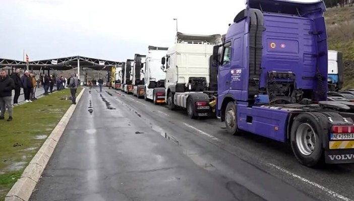 Sute de șoferi din Balcanii de Vest blochează traficul de mărfuri, la frontierele UE