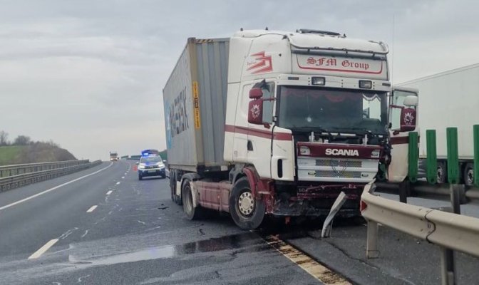 Accident pe A2, zona Medgidia, după ce o mașină a intrat în parapet