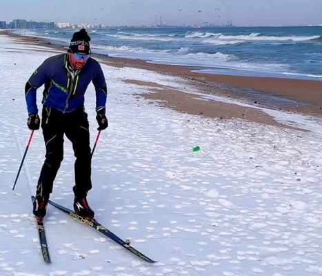 A apărut o pârtie de schi pe plaja din Mamaia! Video 