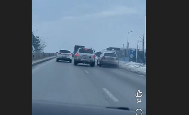 Un șofer a avut o revelație: s-a crezut la raliu și a început să facă slalom pe Bld. Tomis!  Video