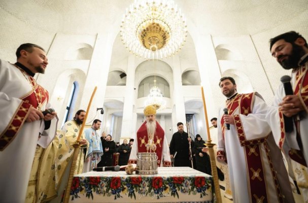 Catapeteasma Bisericii Sfântul Antonie cel Mare din Constanța a fost sfințită de IPS Teodosie 