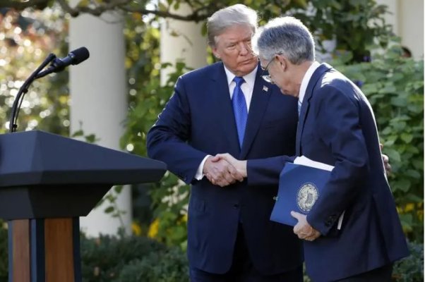 Donald Trump despre șeful băncii centrale a SUA: „Idiotul ăla nu va mai fi mult timp acolo”