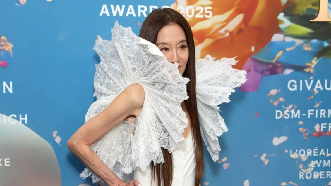 Vera Wang a &bdquo;intinerit&rdquo; la 76 de ani? Fanii sunt siderati de schimbarea uluitoare si o acuza de modificari secrete