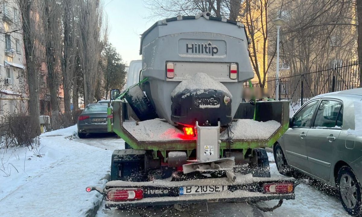 Utilajele de deszapezire au iesit pe strazile din Constanta