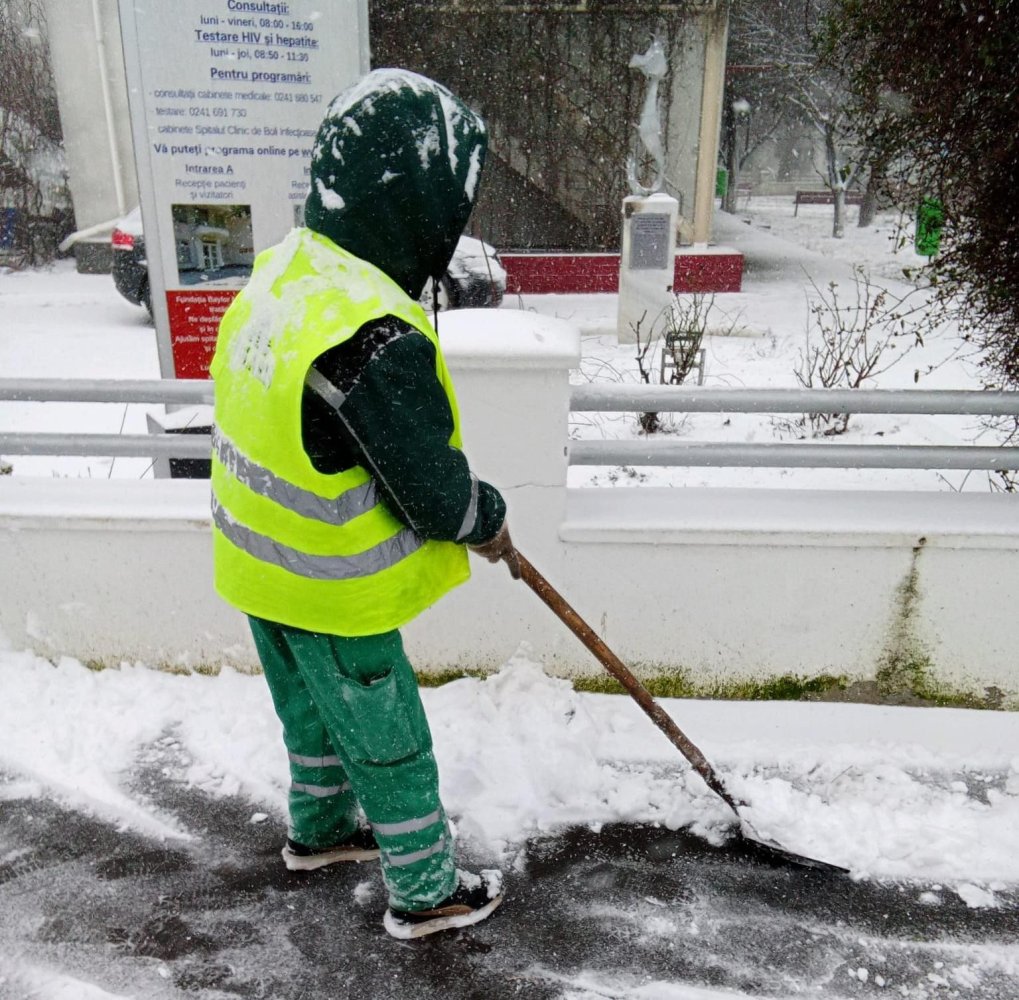 Urgia alba: 67 de localitati din 21 de judete si Bucuresti, afectate de ninsori si viscol, blocaje pe autostrazi