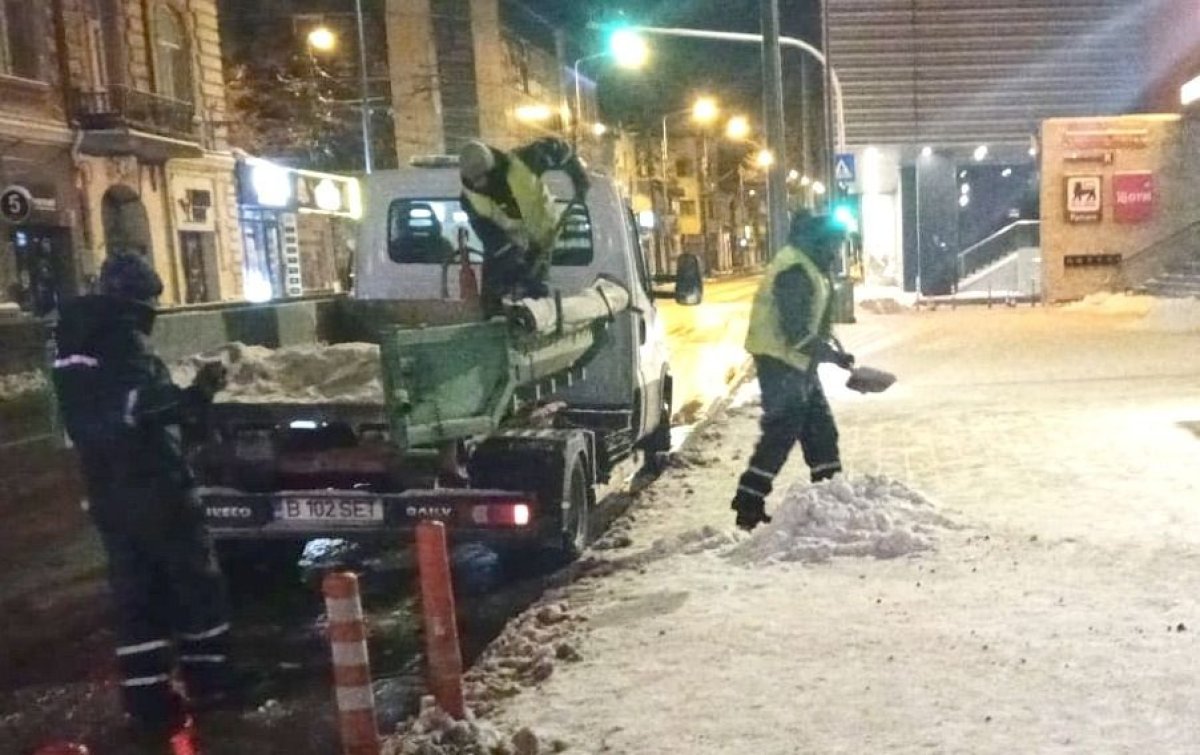 Utilajele de deszapezire au iesit pe strazile din Constanta