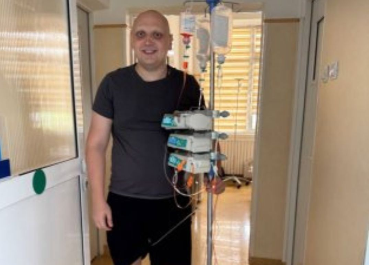 Apel umanitar: Un tanar student se afla in remisie dupa un cancer rar si a fost internat pentru transplant autolog Apel umanitar: Un tanar student se afla in remisie dupa un cancer rar si a fost internat pentru transplant autolog