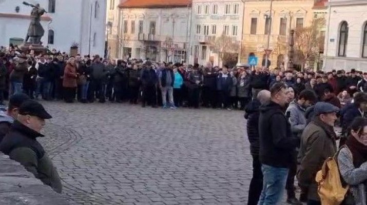 Protestele împotriva taxelor mari se extind. Sute de oameni au ieșit în stradă, la Odorheiu Secuiesc