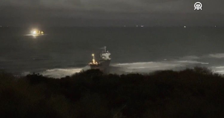 O navă cargo care se îndrepta spre Portul Constanța a eșuat în Strâmtoarea Bosfor. Video