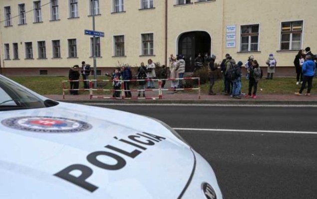 Un elev a tras cu o armă airsoft în colegii de clasă, la o școală din vestul Slovaciei