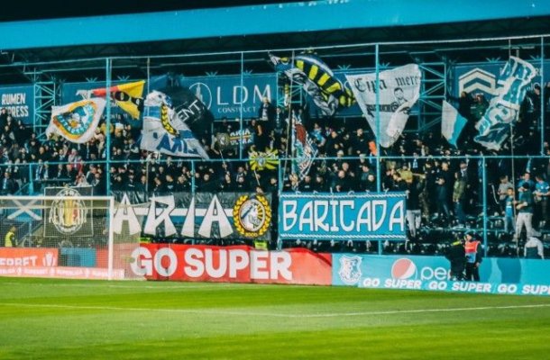 Scandal la meciul Farul - Dinamo! Suporterii echipei de la malul mării au părăsit tribunele după 15 minute