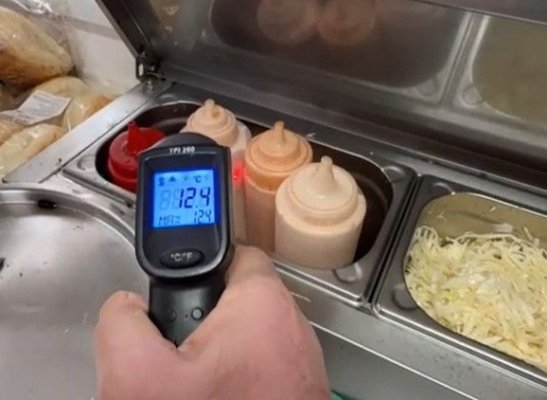 Risc pentru sănătate! Trei fast-food-uri din zona Gării au fost închise de inspectorii OPC. Video