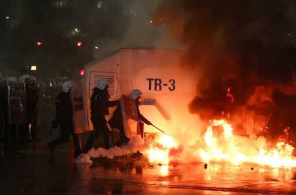 Cel puțin 18 persoane arestate după tulburări la un protest al opoziției în capitala Albaniei
