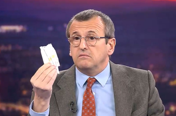 Politologul Cristian Preda și-a rupt diploma de doctor în direct la TV. Vezi de ce. Video