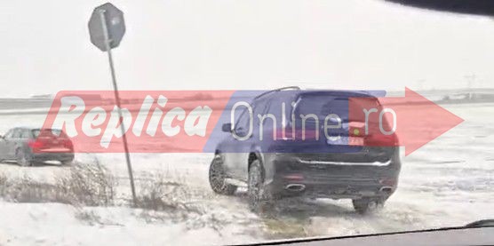 Un tir a derapat si a blocat drumul care leaga Poiana de autostrada Un tir a derapat si a blocat drumul care leaga Poiana de autostrada