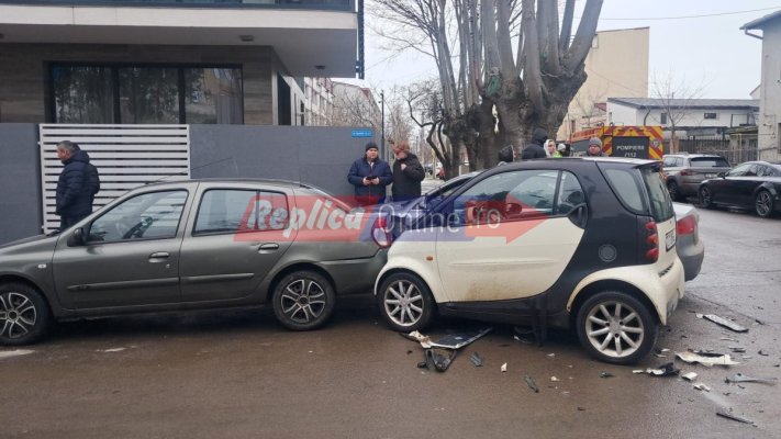 Accident rutier în zona Faleză Nord, la intersecția dintre străzile Unirii și Libertății. O victimă a fost transportată la spital