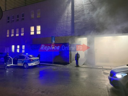 Alarmă în Tomis Mall! Un autoturism a luat foc, în parcarea de la subsol