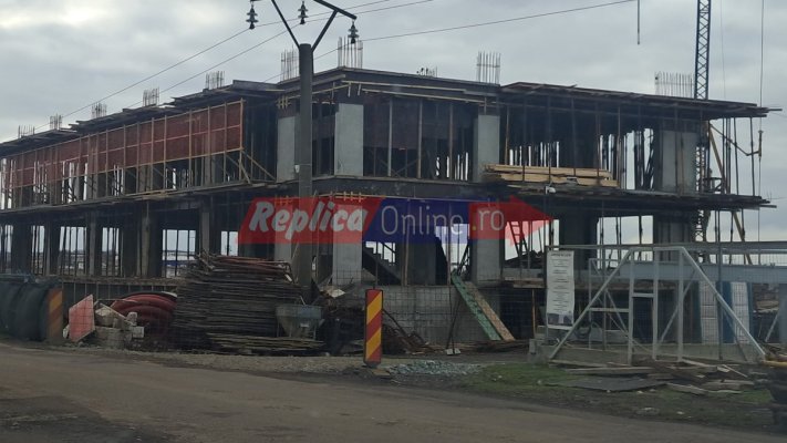Un muncitor care lucra la un bloc în construcție s-a electrocutat. Video