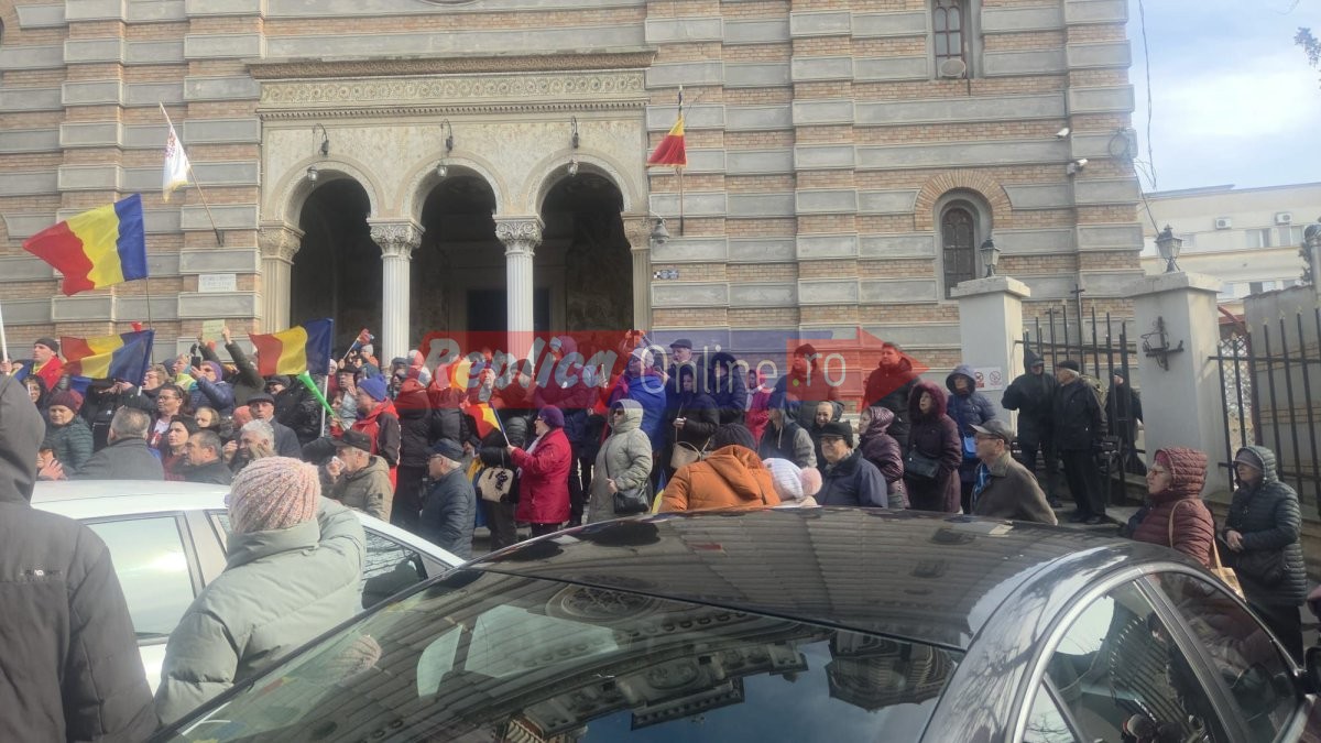 Protest impotriva majorarii taxelor si impozitelor locale, la Constanta. Video Protest impotriva majorarii taxelor si impozitelor locale, la Constanta. Video