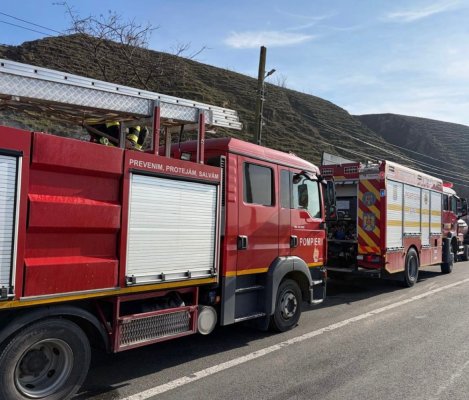 Incendiu la o casă, în localitatea Ostrov din Tulcea. O femeie a fost evacuată
