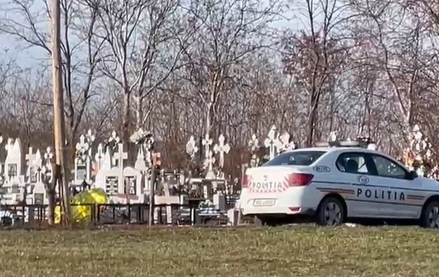Mai multe morminte au fost profanate în cimitirul din comuna Cuza Vodă