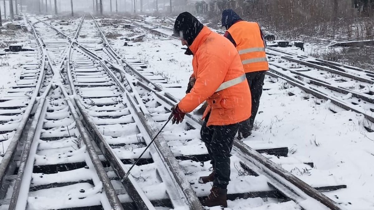 Constanta, sub cod portocaliu de viscol: transportul public si feroviar, afectate de ninsoare. Video Constanta, sub cod portocaliu de viscol: transportul public si feroviar, afectate de ninsoare. Video