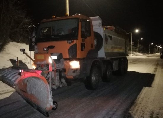 Circulație în condiții de iarnă pe drumurile județene. Intervențiile continue ale autorităților. Video