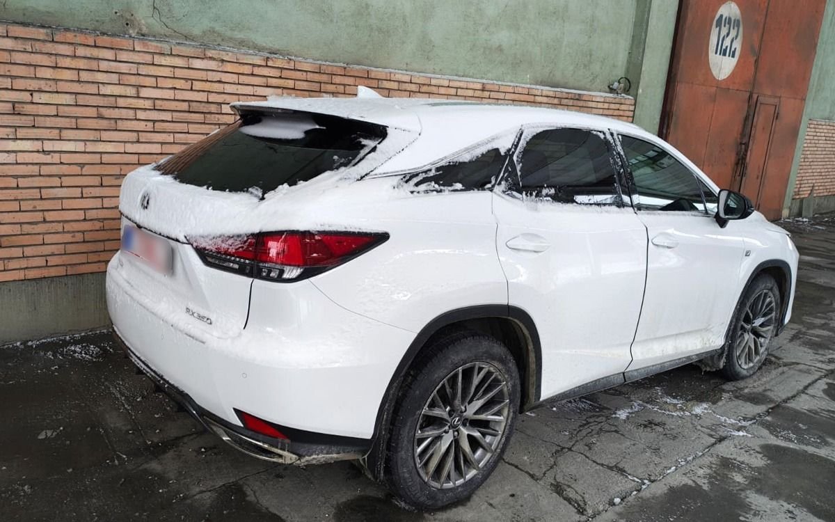 Un autoturism cautat de autoritatile canadiene a fost descoperit in Portul Constanta. Video