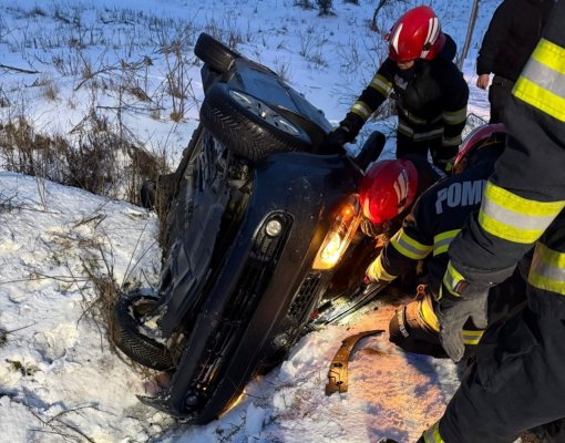 Accident rutier grav, în apropiere de localitatea Atmagea. O femeie a rămas încarcerată