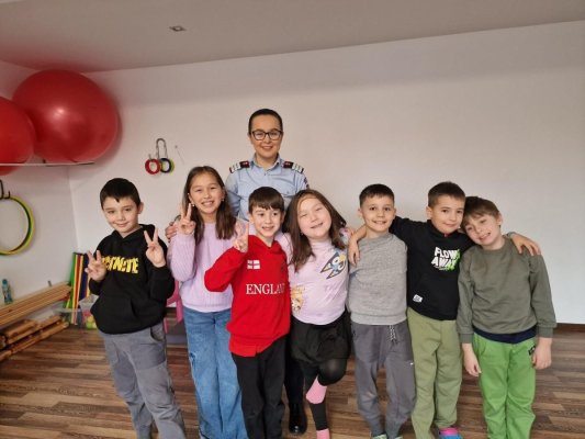 Militarii din cadrul ISU Dobrogea i-au învățat pe cei mici cum să acționeze în situații de urgență