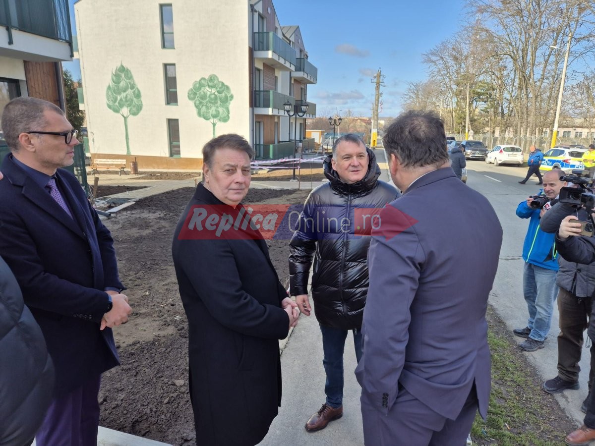 Ministrul Dezvoltarii, Cseke Attila, in vizita de lucru la Murfatlar. E prezent si Florin Mitroi. Video Ministrul Dezvoltarii, Cseke Attila, in vizita de lucru la Murfatlar. E prezent si Florin Mitroi. Video