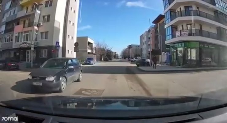 În traficul din Constanța te mai salvează doar reflexele: o tragedie a fost evitată în ultimul moment, în Tomis Plus. Video