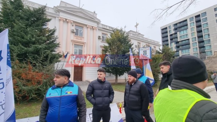 Polițiștii sindicatului Europol protestează în fața IPJ Constanța. Video