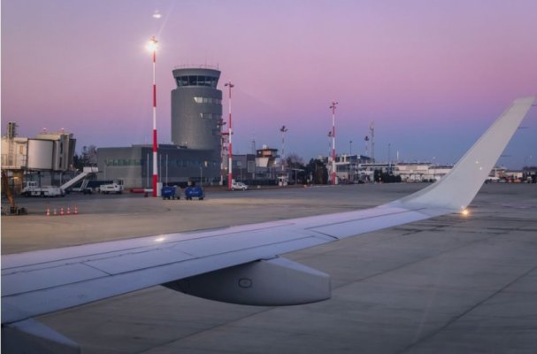 Alertă în Polonia: Două aeroporturi, închise din cauza unor „activități militare neplanificate” legate de securitatea statului