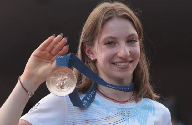 Gimnasta Ana Bărbosu va fi apărată de avocatul Simonei Halep. Sportiva riscă să fie suspendată