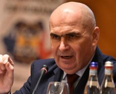 Bolojan va semna duminică acordul de susținere cu premierul desemnat Luca Niculescu Bolojan va semna duminică acordul de susținere cu premierul desemnat Luca Niculescu