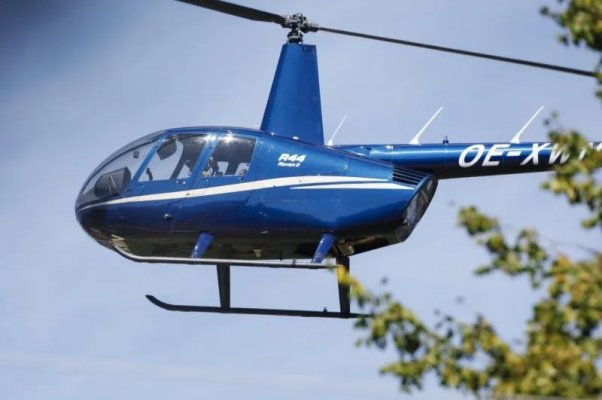 Primarul unei comune face naveta cu elicopterul. „E plăcerea mea”