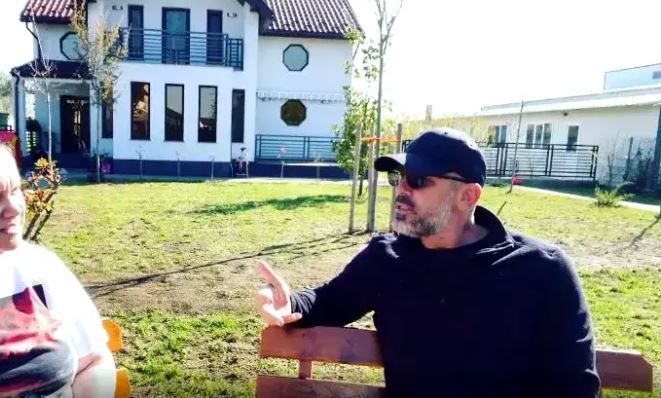 Cum arata casa lui Catalin Zmarandescu din Targoviste. Are peste 100 de pasari