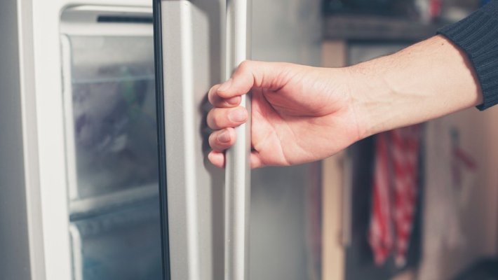Doi bebeluși au fost găsiți într-un congelator în Franța. Mama lor a recunoscut că i-a înghețat la o lună după naștere