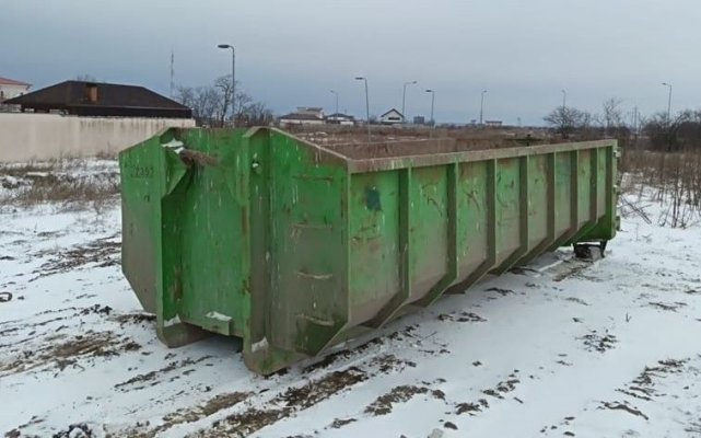 Containere speciale pentru deșeuri voluminoase, amplasate temporar pe străzile Comarnic și Fântânele