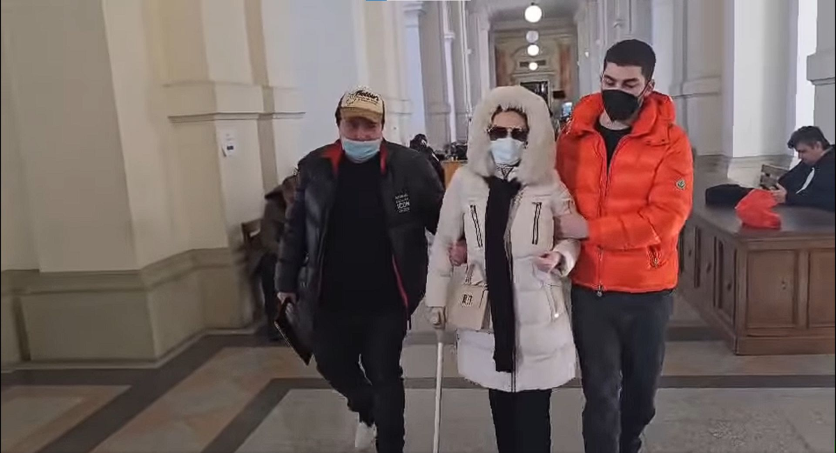 De cand a fost prinsa de DNA luand mita, pe Adriana Georgescu au lovit-o toate bolile! Video De cand a fost prinsa de DNA luand mita, pe Adriana Georgescu au lovit-o toate bolile! Video