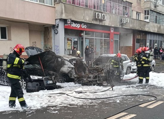 Incendiu devastator! O persoană a fost găsită moartă după ce mai multe mașini au luat foc