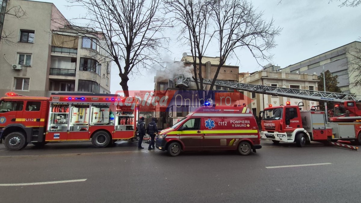 Incendiu la o casa din Constanta, pe bulevardul Ferdinand, provocat de o improvizatie electrica. Video Incendiu la o casa din Constanta, pe bulevardul Ferdinand, provocat de o improvizatie electrica. Video