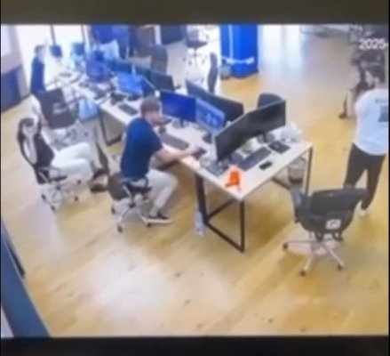 Poliția a destructurat o rețea care fura bani prin apeluri telefonice. Video