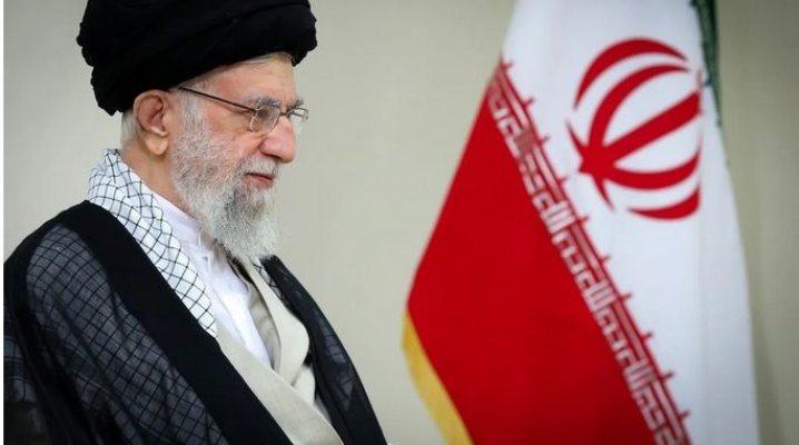 Iranul neagă moartea ayatolahului Khomeini, al cărui palat a fost aruncat în aer de loviturile americano-israeliene