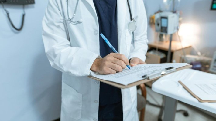 Medicul care i-a numit pe oncologi „criminali“, concediat de clinica lui Gigi Becali