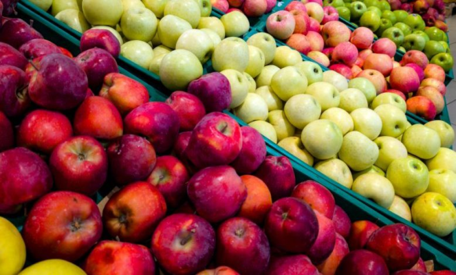 Alertă alimentară! Un „cocktail“ de pesticide a fost găsit la 85% dintre merele testate din Europa