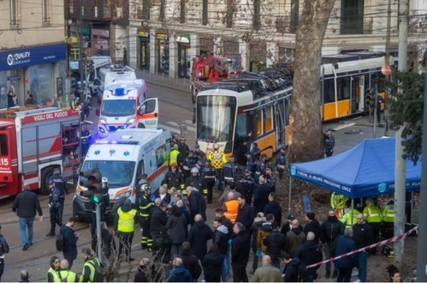 Tragedie în Milano. Un tramvai a deraiat într-o intersecție și s-a izbit de o clădire. Un mort și zeci de răniți! 