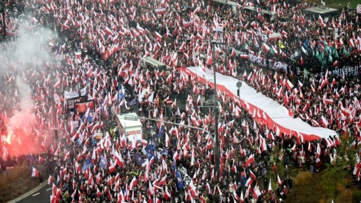 Varșovia pregătește o cerere de despăgubiri împotriva Rusiei pentru crimele din era sovietică